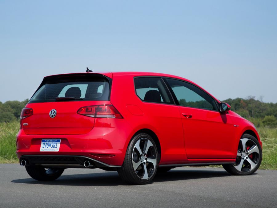  Volkswagen Golf GTi 3-Door 2015 года  (US) (фото 4 из 5)